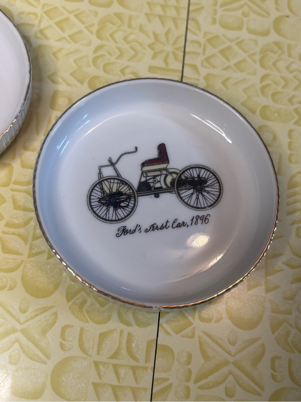 Vintage Automobile Trinket Dishes/ coasters - Green & White Motif - Picture 4 of 6